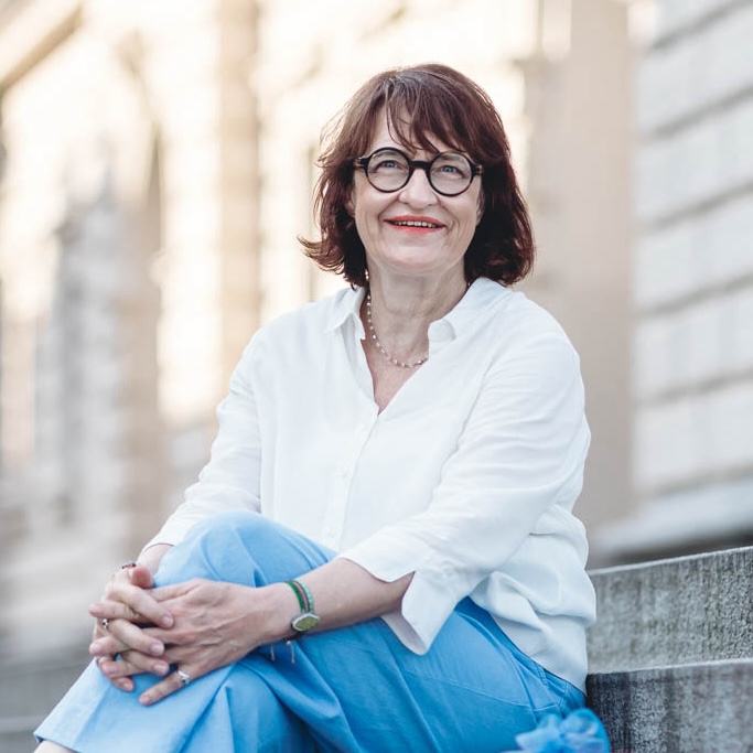 Christa Uehlinger Linking People