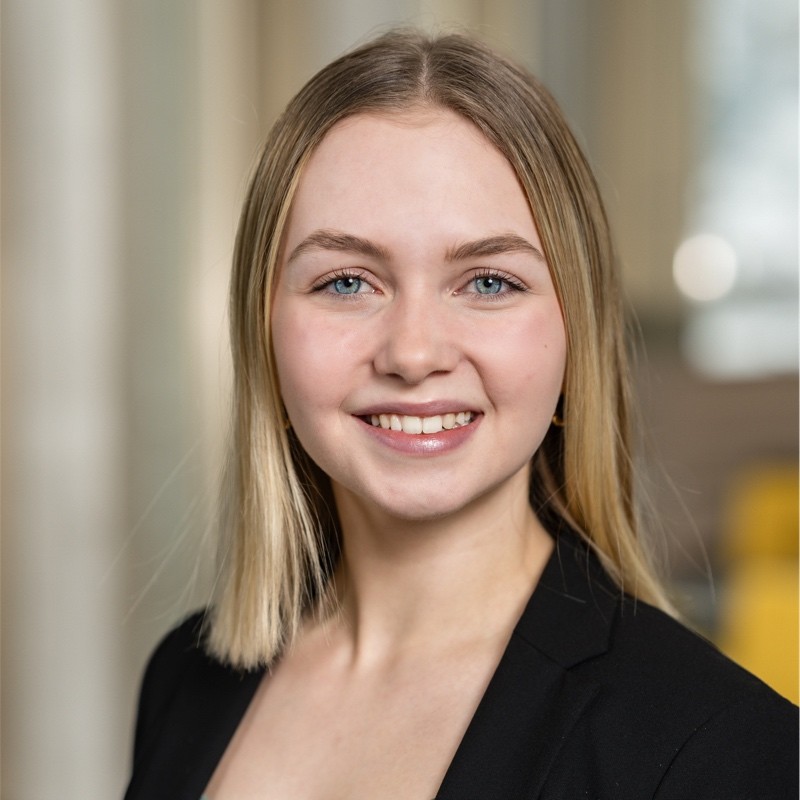 Lara-Safira do Amaral communications manager